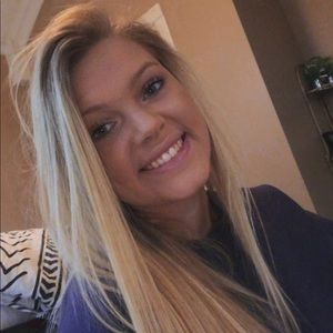 Meet your Posher, Hallie